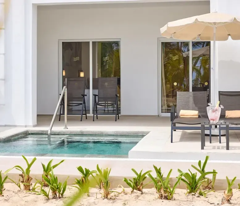 Beach Front Swim-up Suite - Elite Club +18 years old at Riu Palace Bavaro — photo supplied by the resort