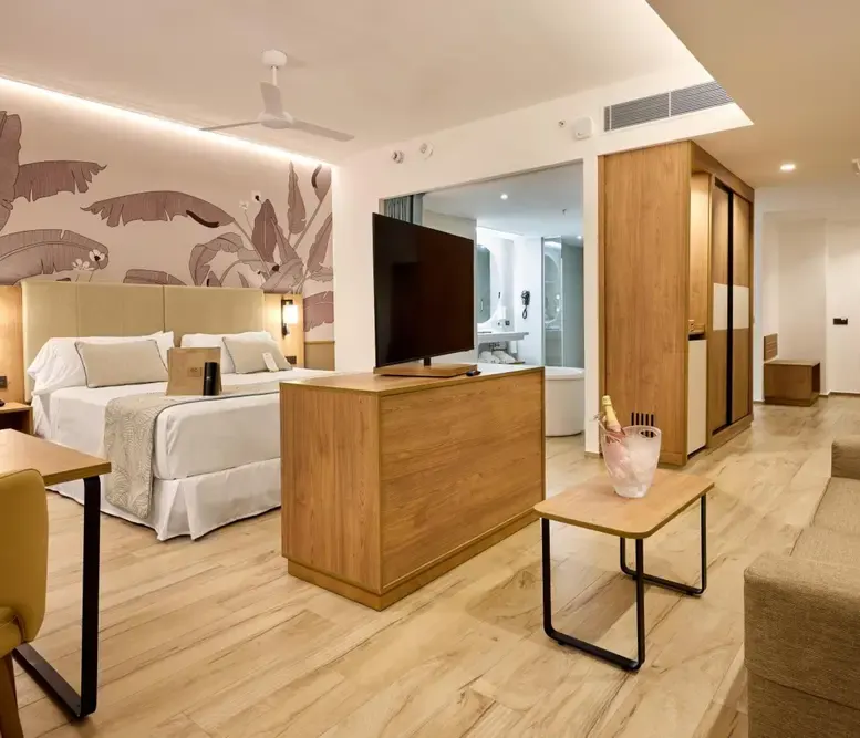 Beach Front Swim-up Suite - Elite Club +18 years old at Riu Palace Bavaro — photo supplied by the resort