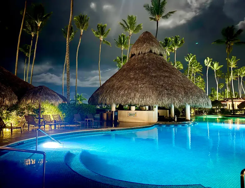 Dreams Royal Punta Cana - swimup bar