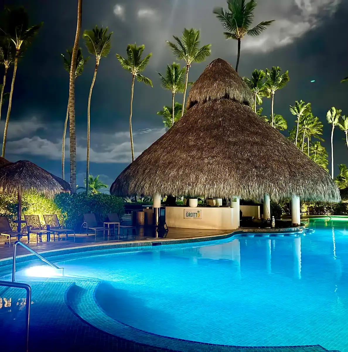 Dreams Royal Punta Cana - swimup bar