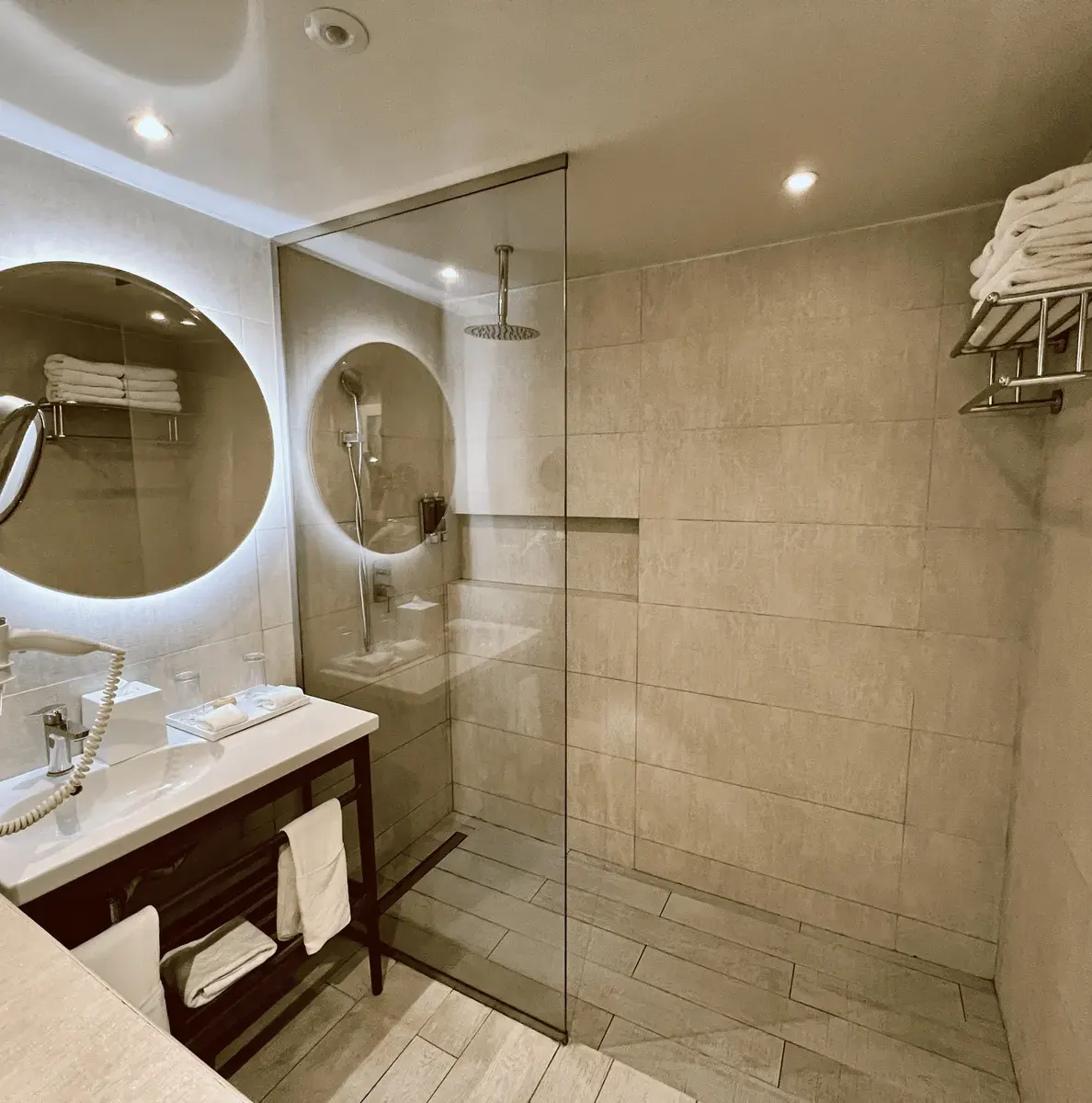 Grand Sirenis bathroom