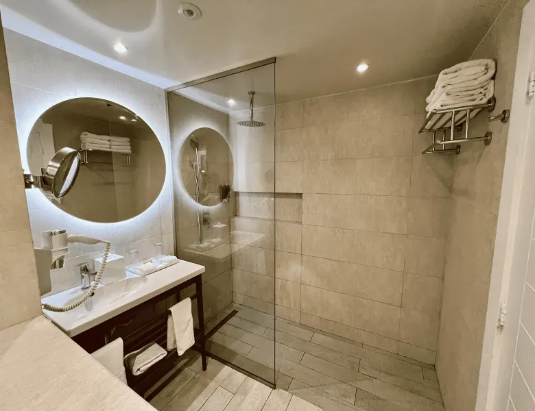 Grand Sirenis bathroom