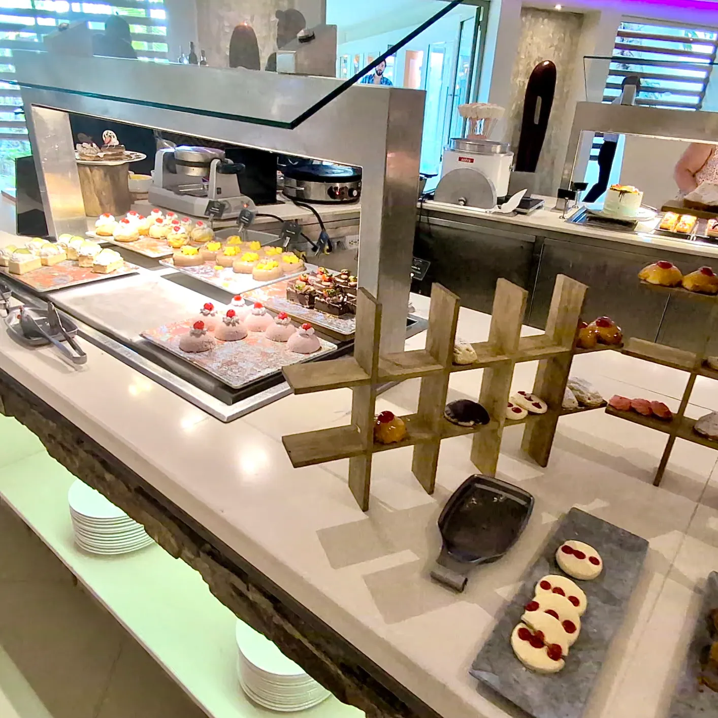 The Spoon buffet at Breathless.